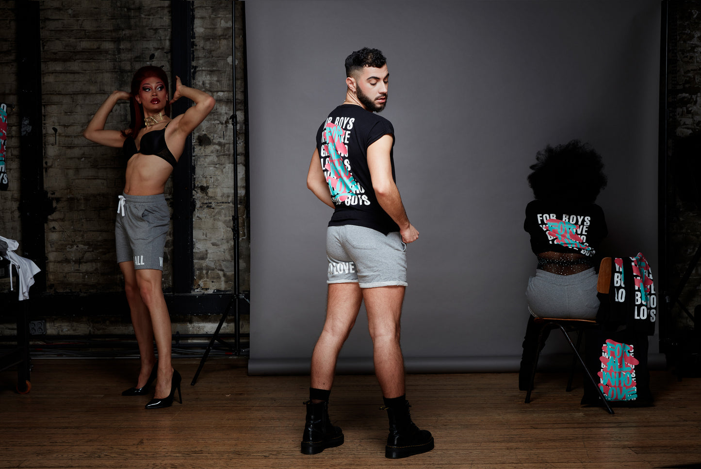 V-NECK T-SHIRT | BLACK