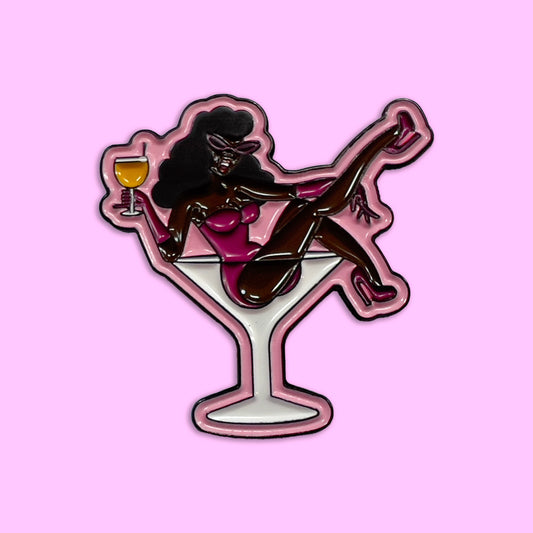 QUEEN IN A GLASS PIN